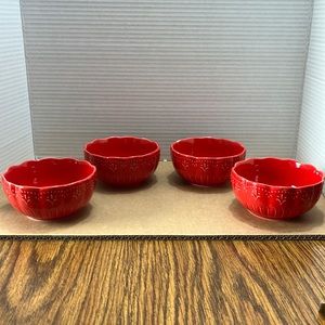 Pioneer woman Toni bowls